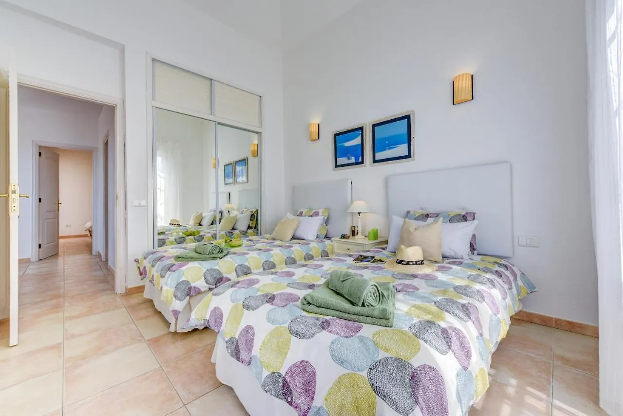 Villa Aloe con piscina climatizada, Playa Fañabe, Costa Adeje Сasa de vacaciones